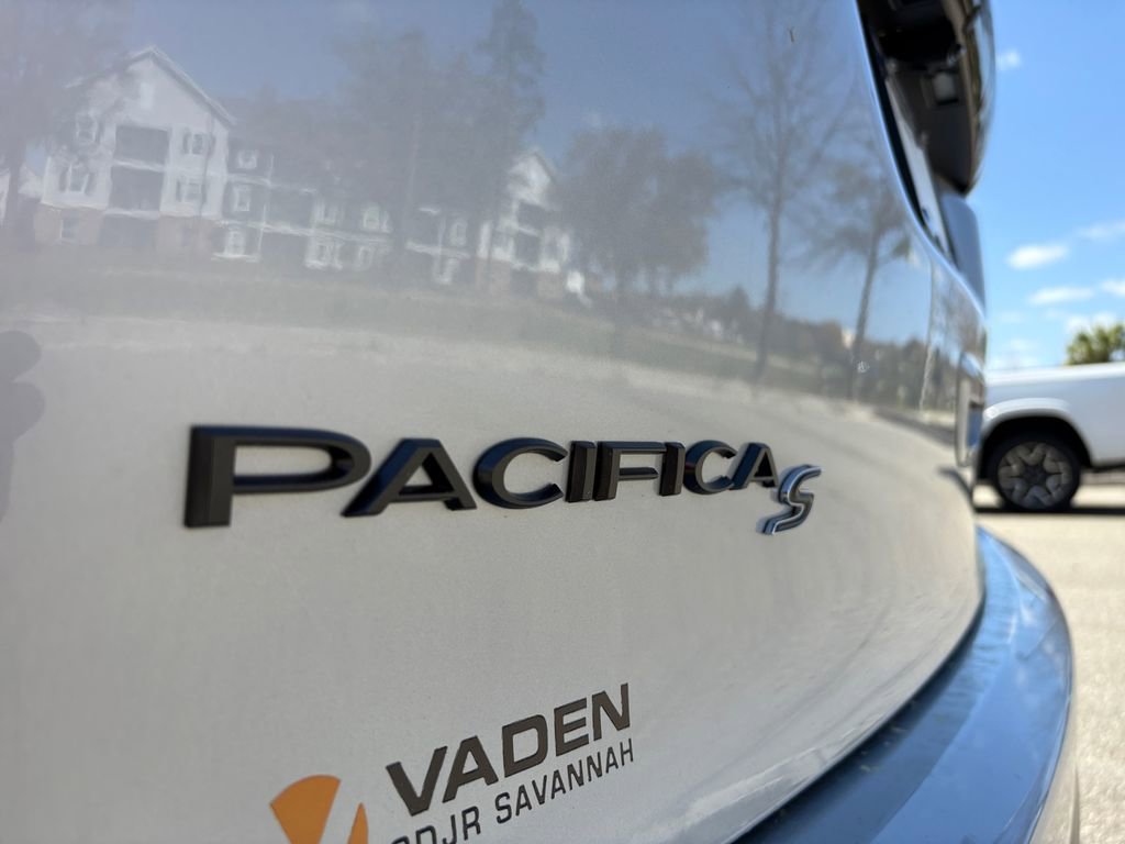 New 2026 Chrysler Pacifica Select image 11
