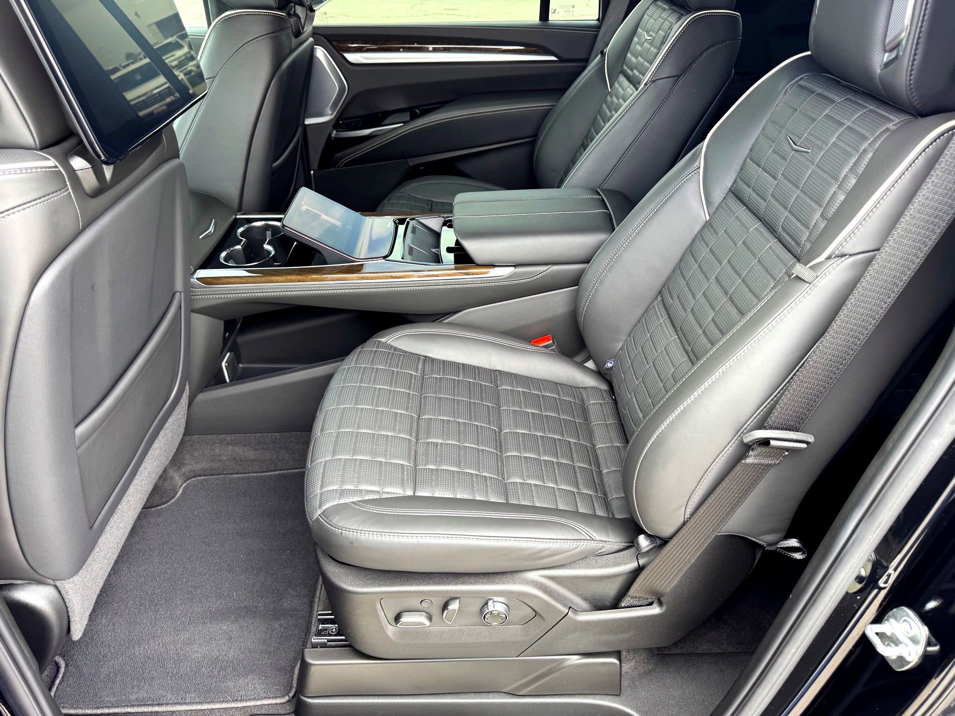Used 2025 Cadillac Escalade ESV Sport Platinum image 23