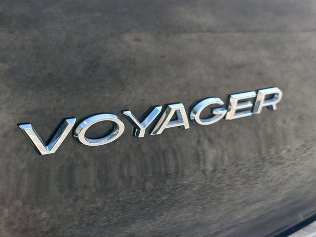 Used 2023 Chrysler Voyager LX FWD image 11