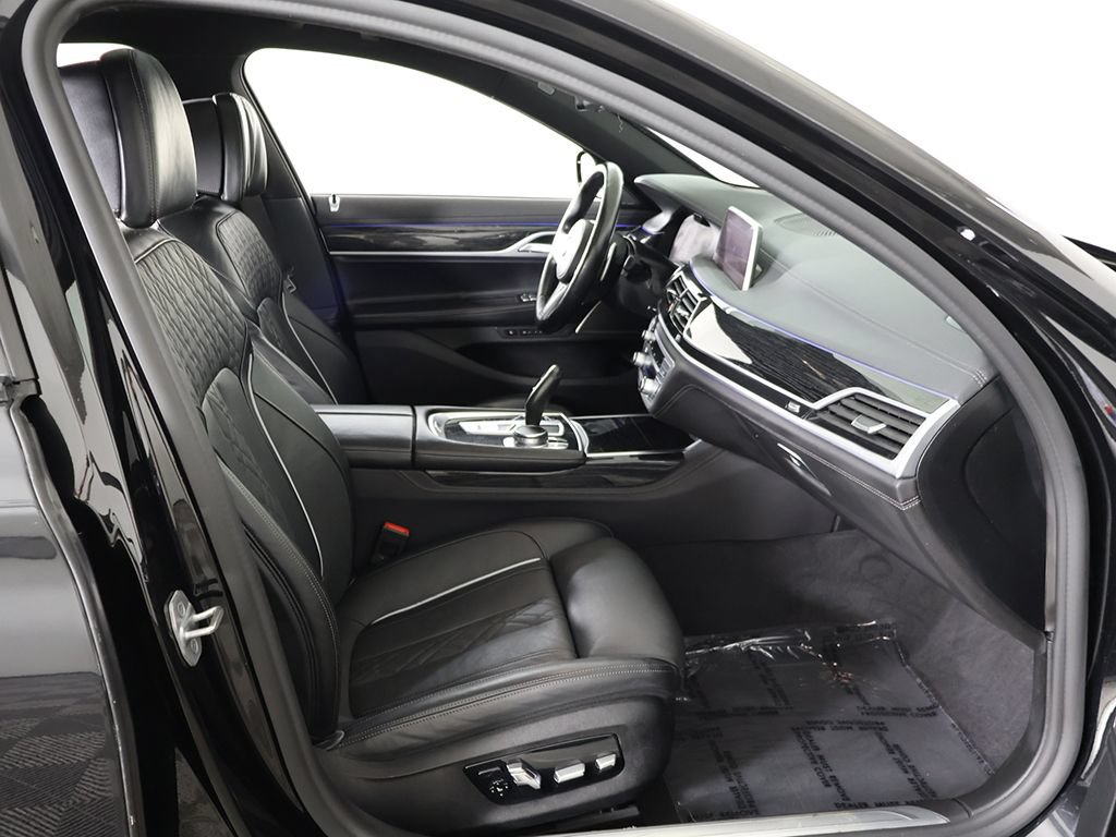 Used 2021 BMW 750i xDrive w/ M Sport Package AWD/4WD image 38