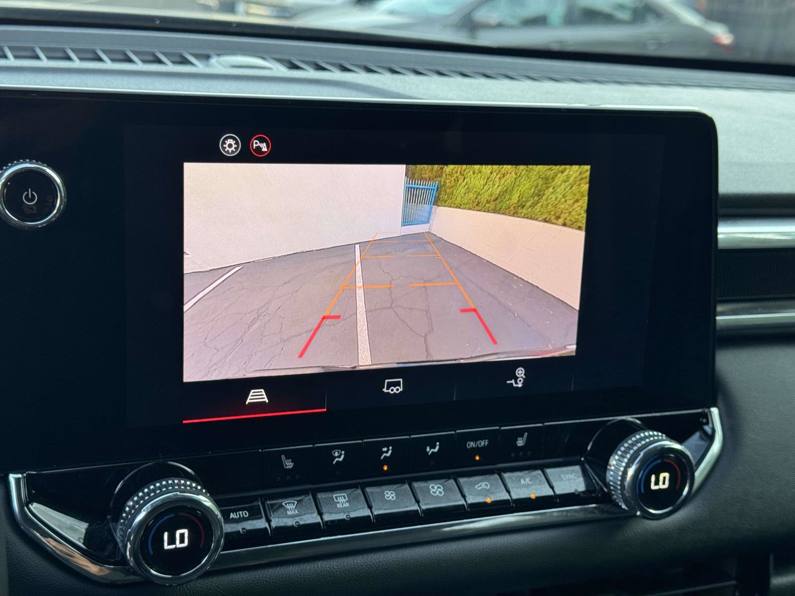 Used 2025 GMC Canyon Elevation w/ Convenience Package image 16