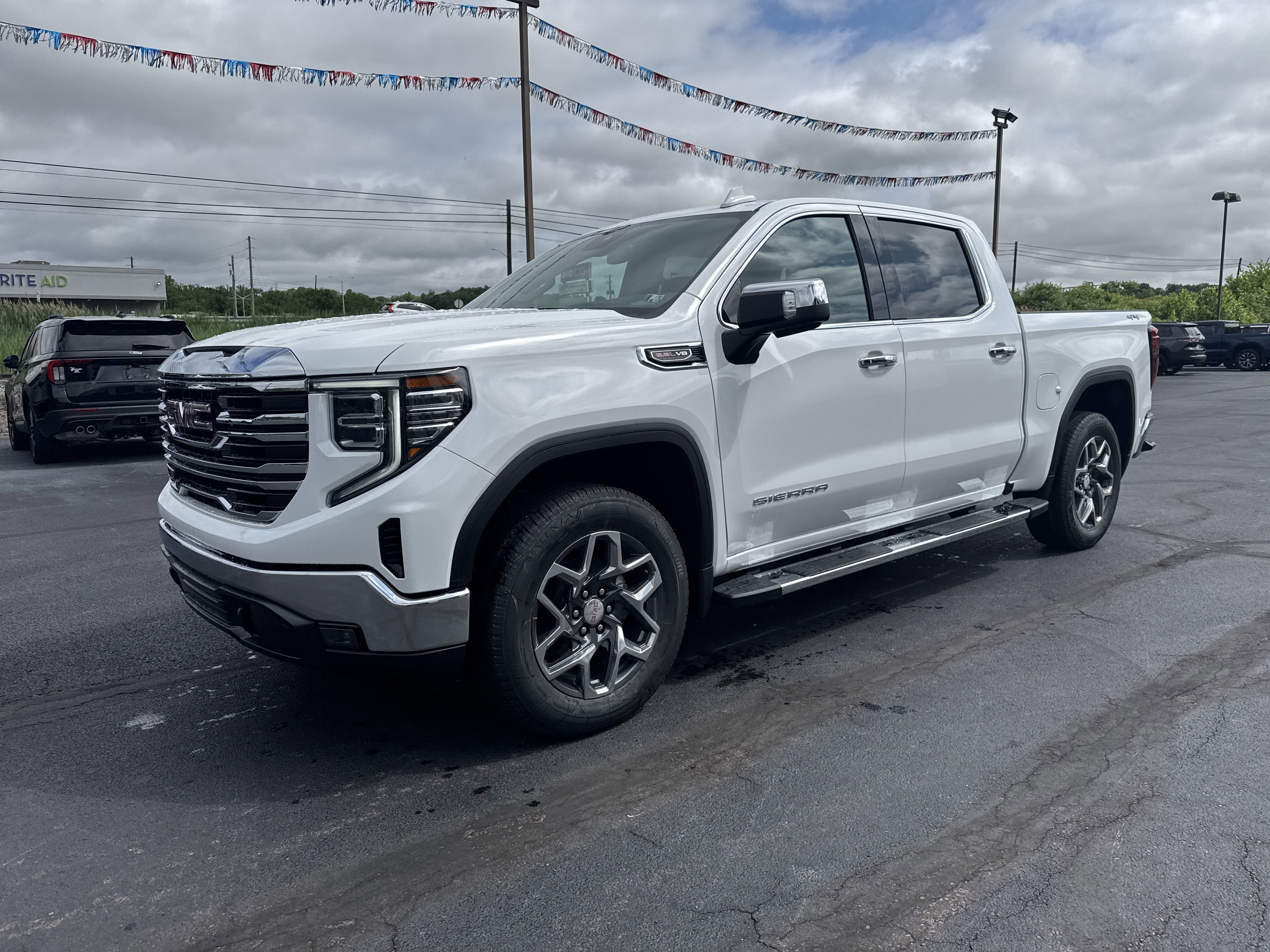 New 2025 GMC Sierra 1500 SLT w/ SLT Premium Package image 8