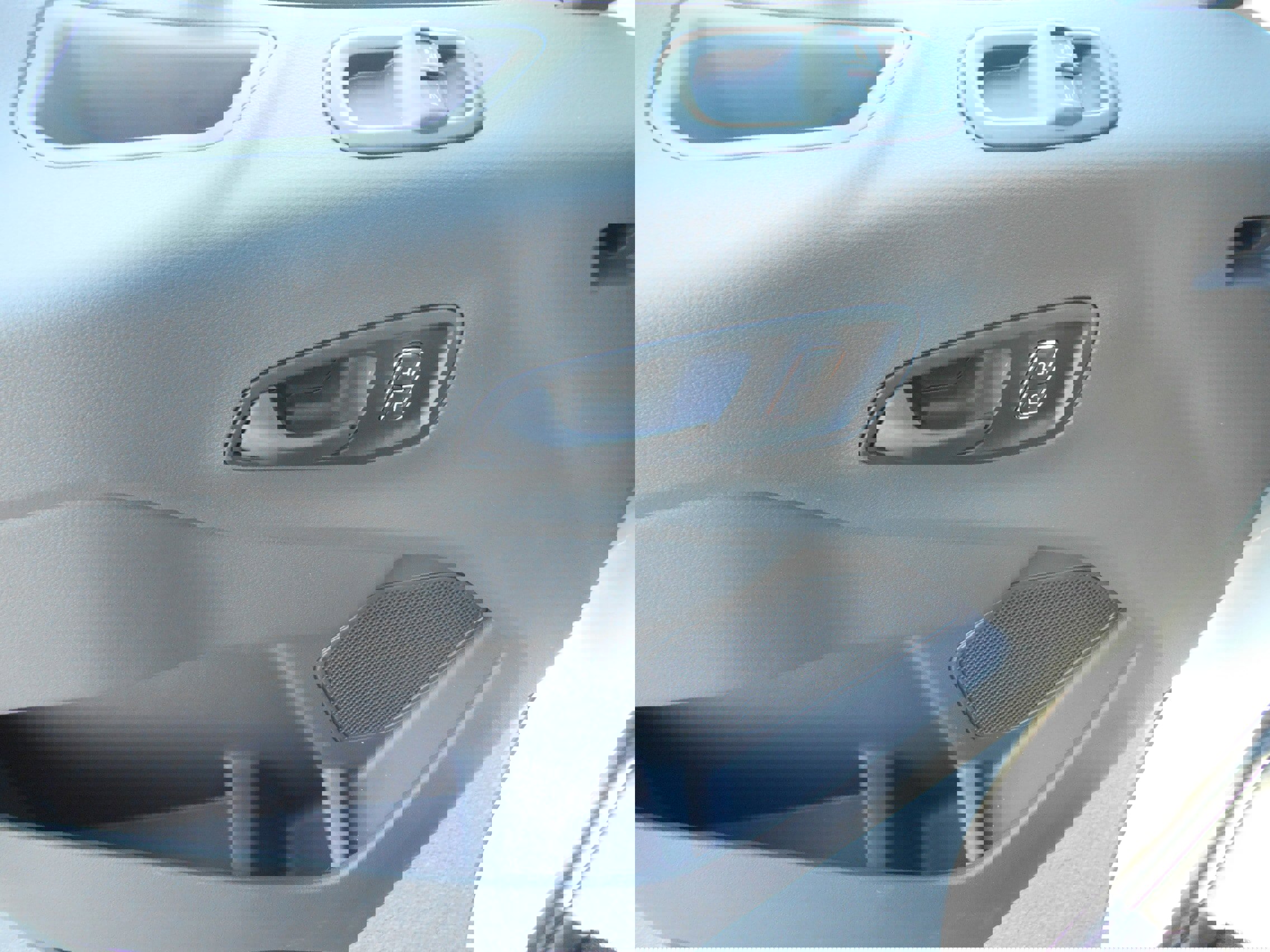 Used 2022 Ford E-Transit Medium Roof w/ Load Area Protection Package image 10