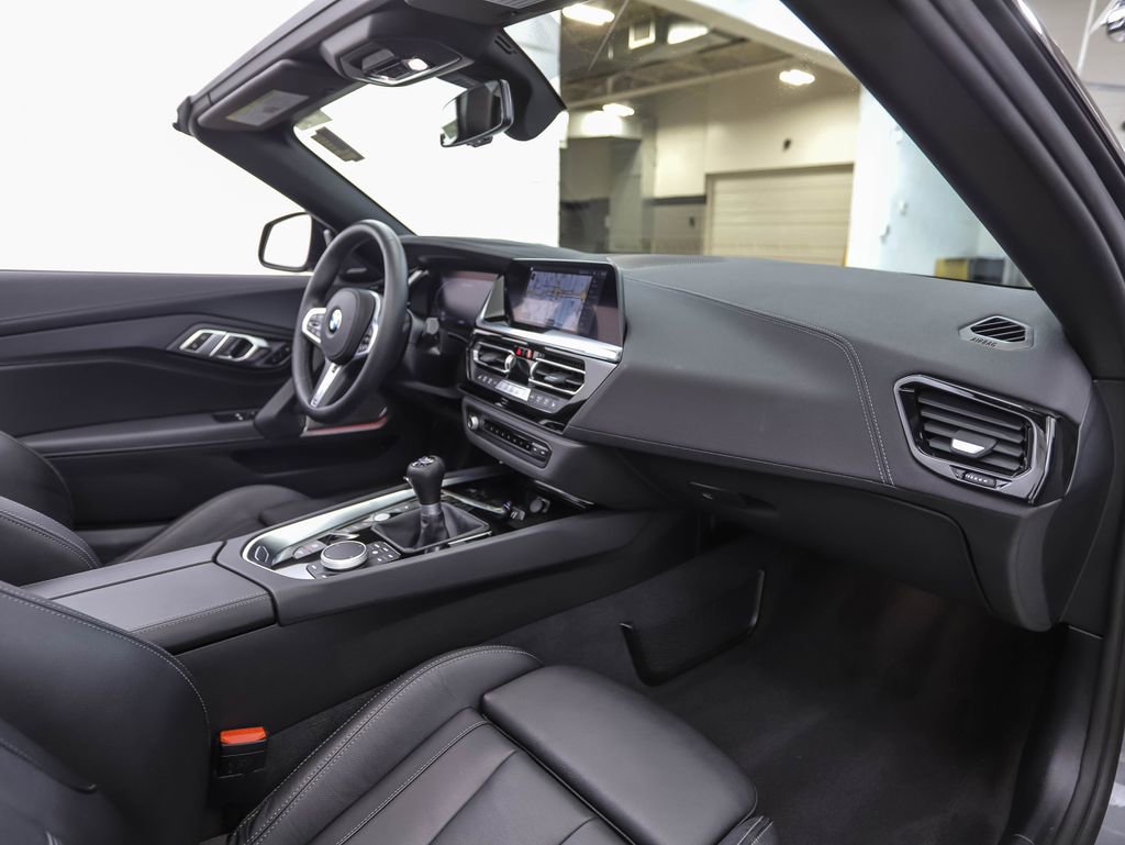 Certified 2025 BMW Z4 M40i w/ Edition image 22
