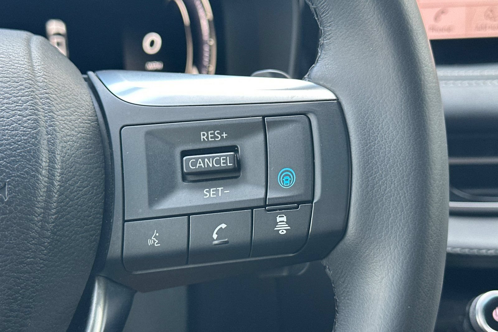 Used 2023 INFINITI QX60 Luxe w/ Cargo Package FWD image 30