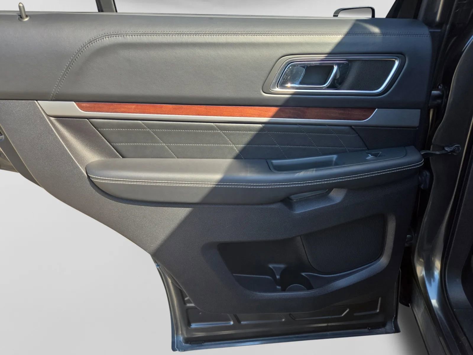 Used 2019 Ford Explorer Platinum image 26