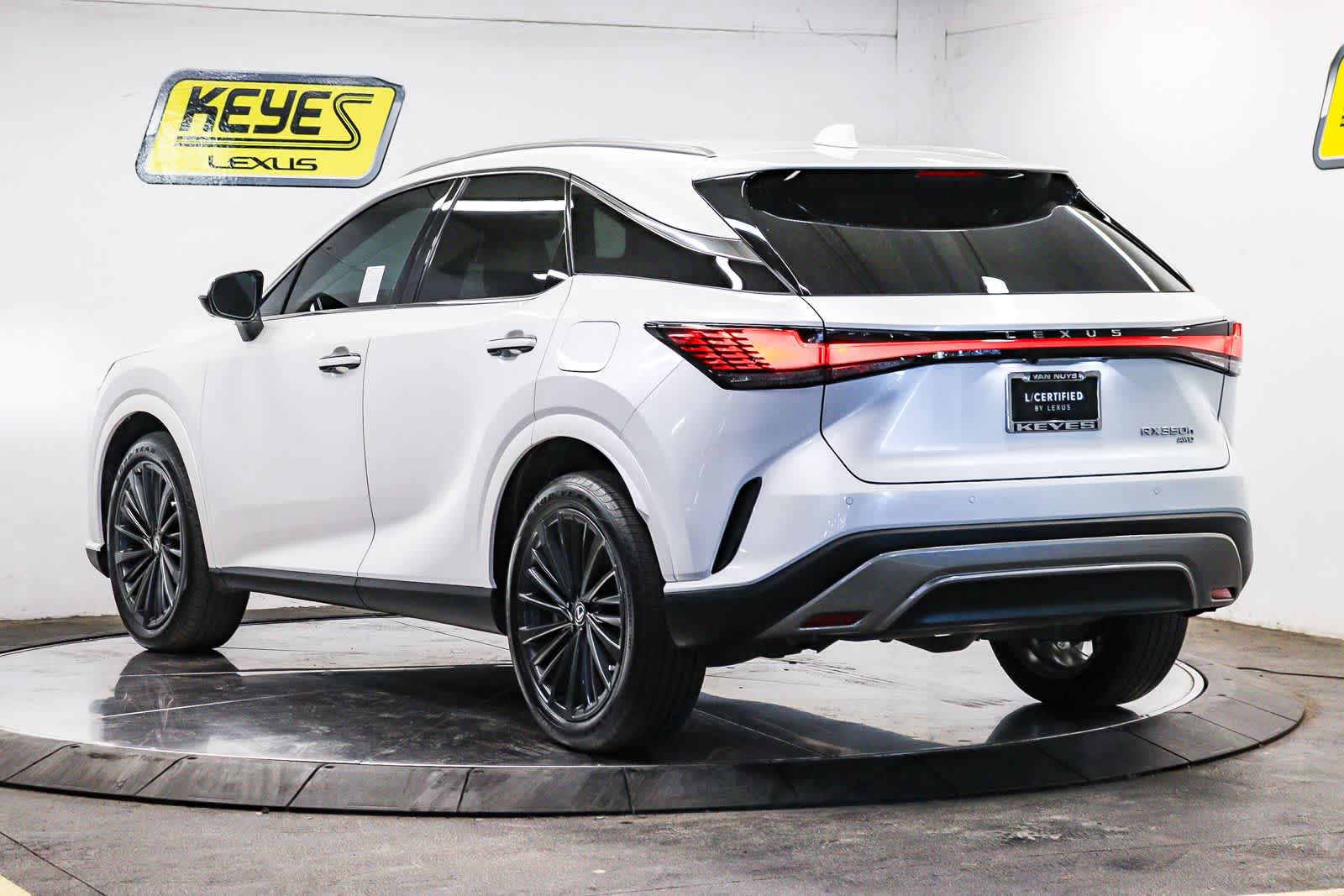 Used 2024 Lexus RX 350h w/ Convenience Package AWD/4WD image 2