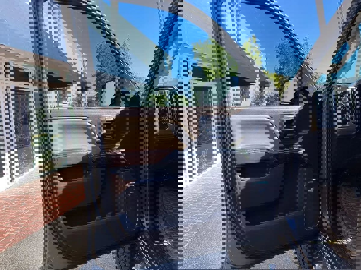 Used 2015 GMC Sierra 2500 Denali w/ Duramax Plus Package image 18