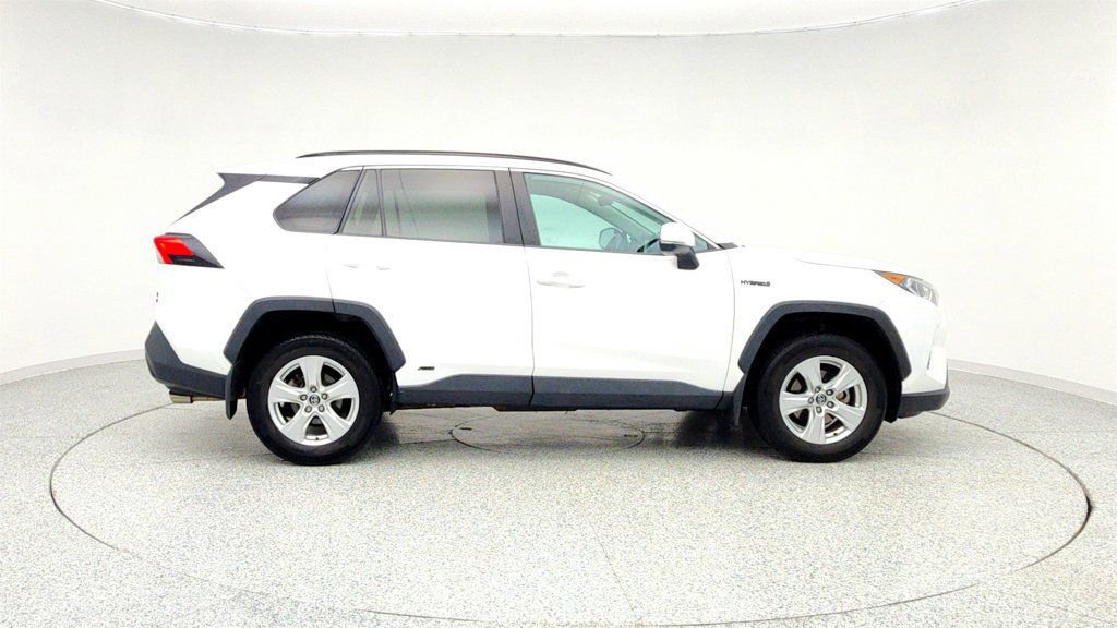 Used 2020 Toyota RAV4 XLE image 4