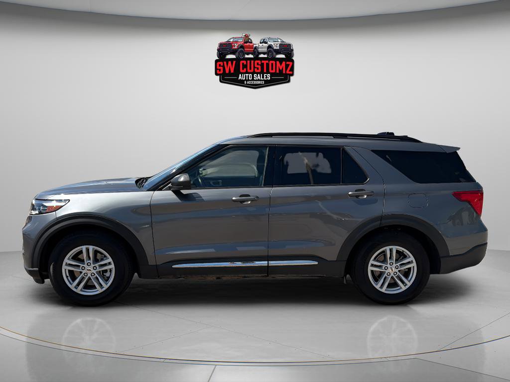Used 2024 Ford Explorer XLT w/ Equipment Group 202A image 4