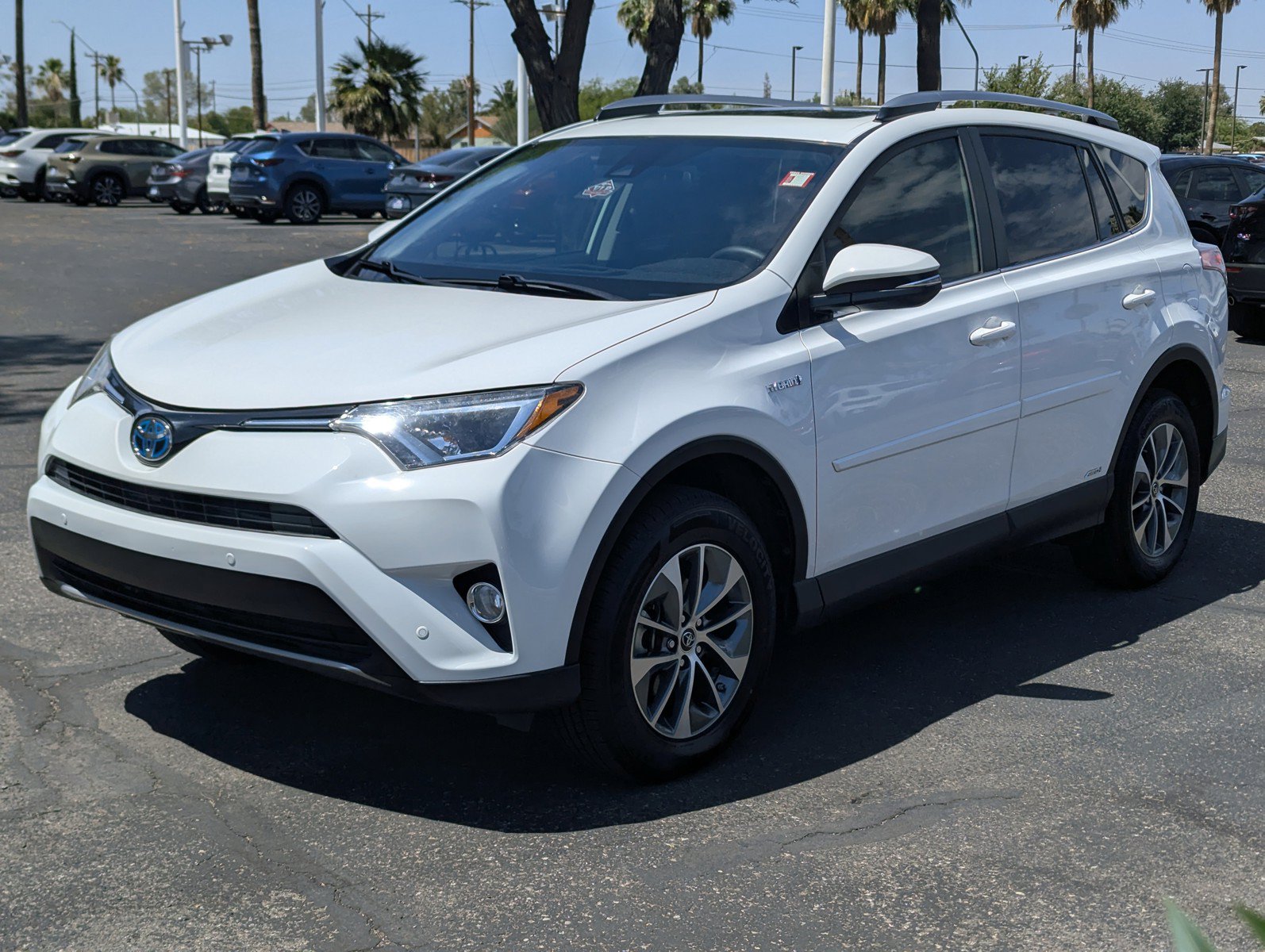 Used 2017 Toyota RAV4 XLE w/ Convenience Package AWD/4WD image 5