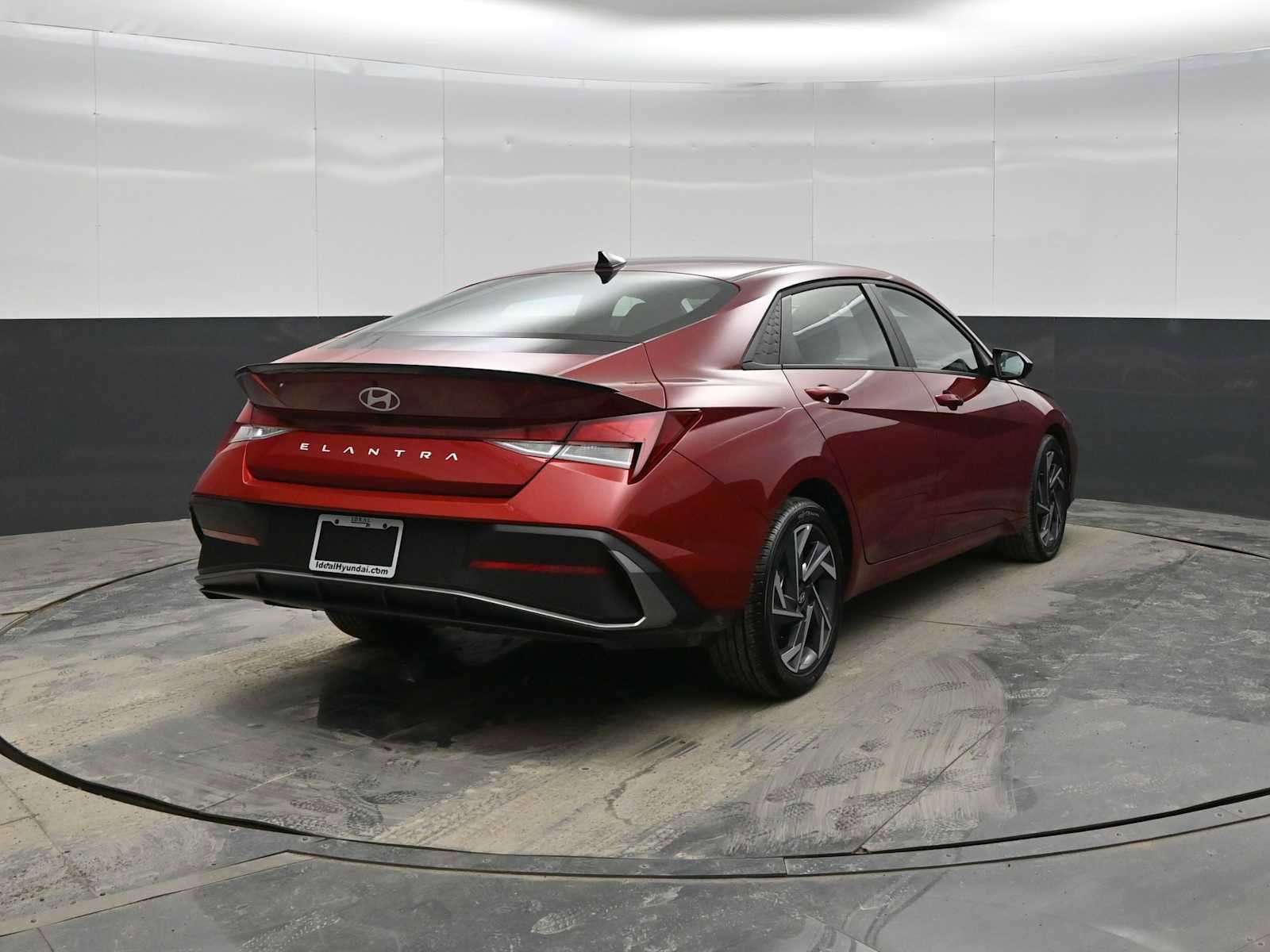 Certified 2025 Hyundai Elantra Sport image 7