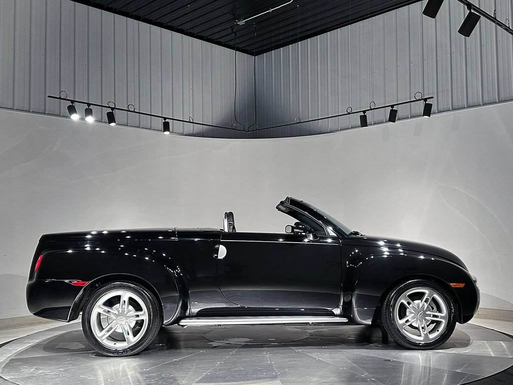 Used 2003 Chevrolet SSR w/ Preferred Equipment Group RWD image 5