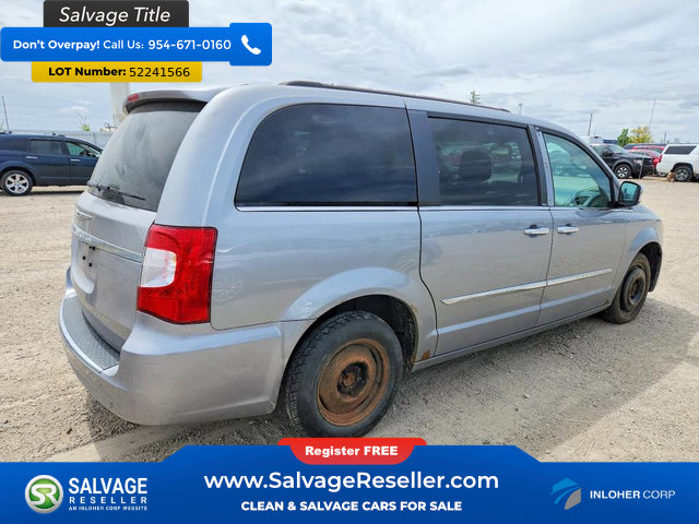 Used 2013 Chrysler Town & Country Touring-L w/ Driver Convenience Group FWD image 4