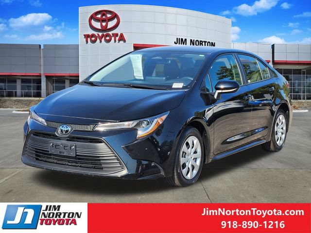 Used 2025 Toyota Corolla LE FWD image 3