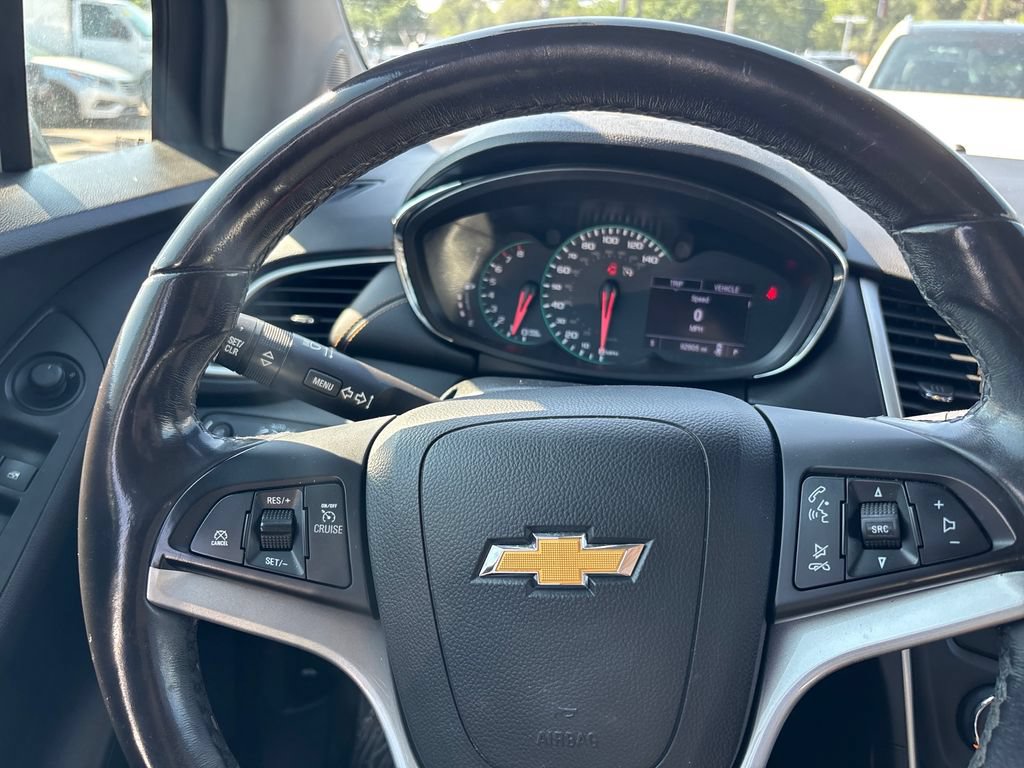 Used 2019 Chevrolet Trax LT w/ LT Convenience Package FWD image 31