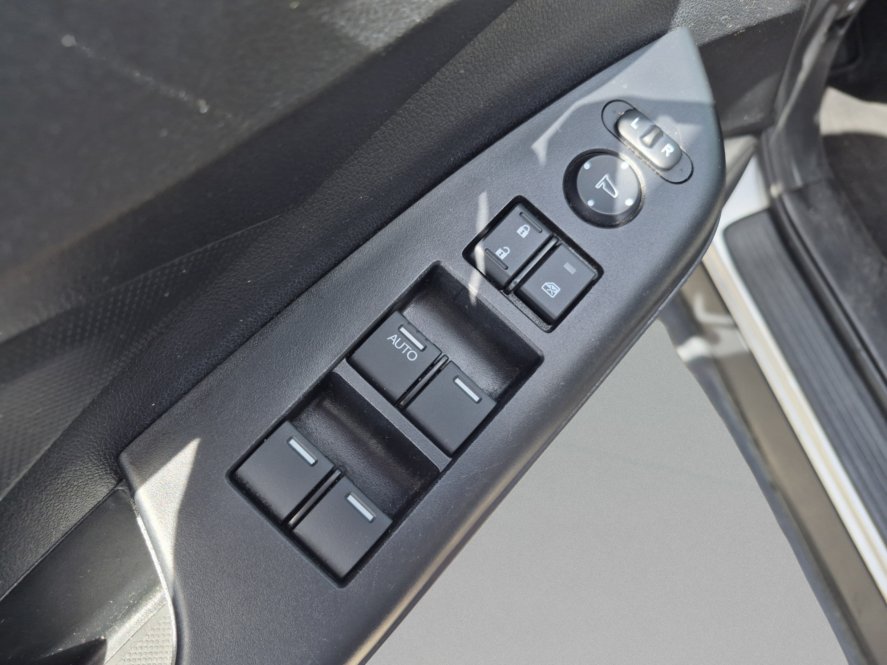 Used 2016 Honda CR-V LX image 18