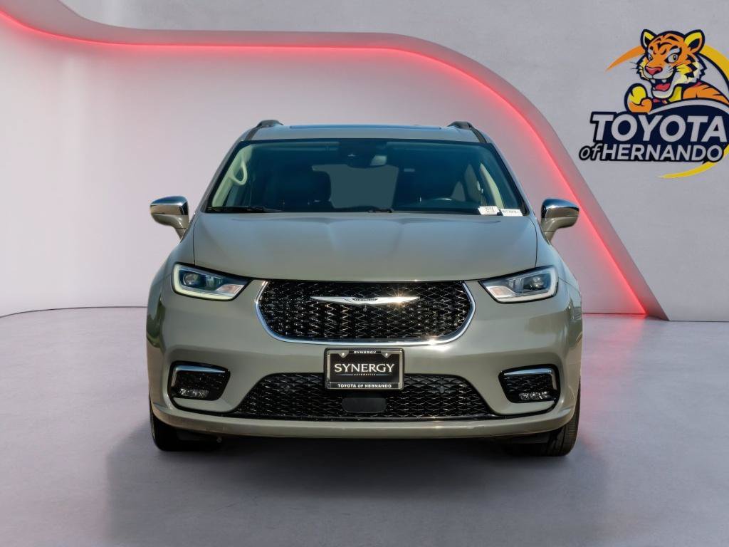 Used 2022 Chrysler Pacifica Limited FWD image 2