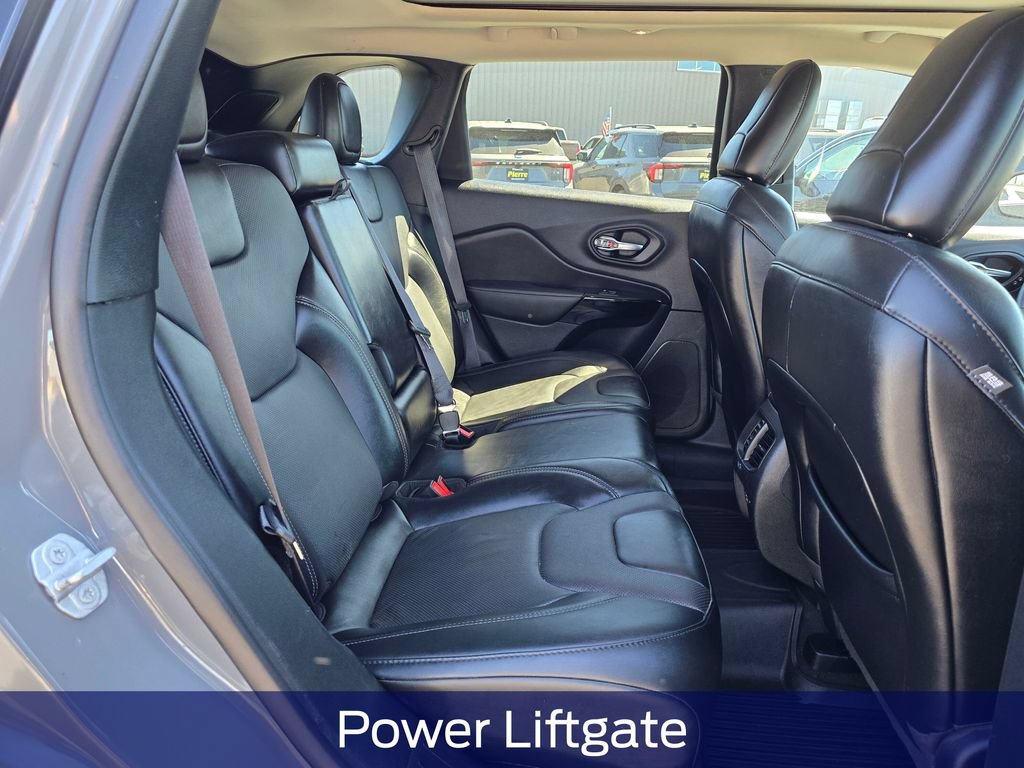 Used 2023 Jeep Cherokee Altitude Lux w/ Elite Group AWD/4WD image 16