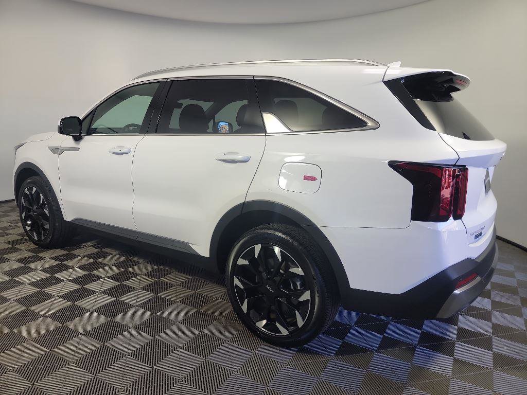 Certified 2025 Kia Sorento EX w/ Panoramic Sunroof Package image 10
