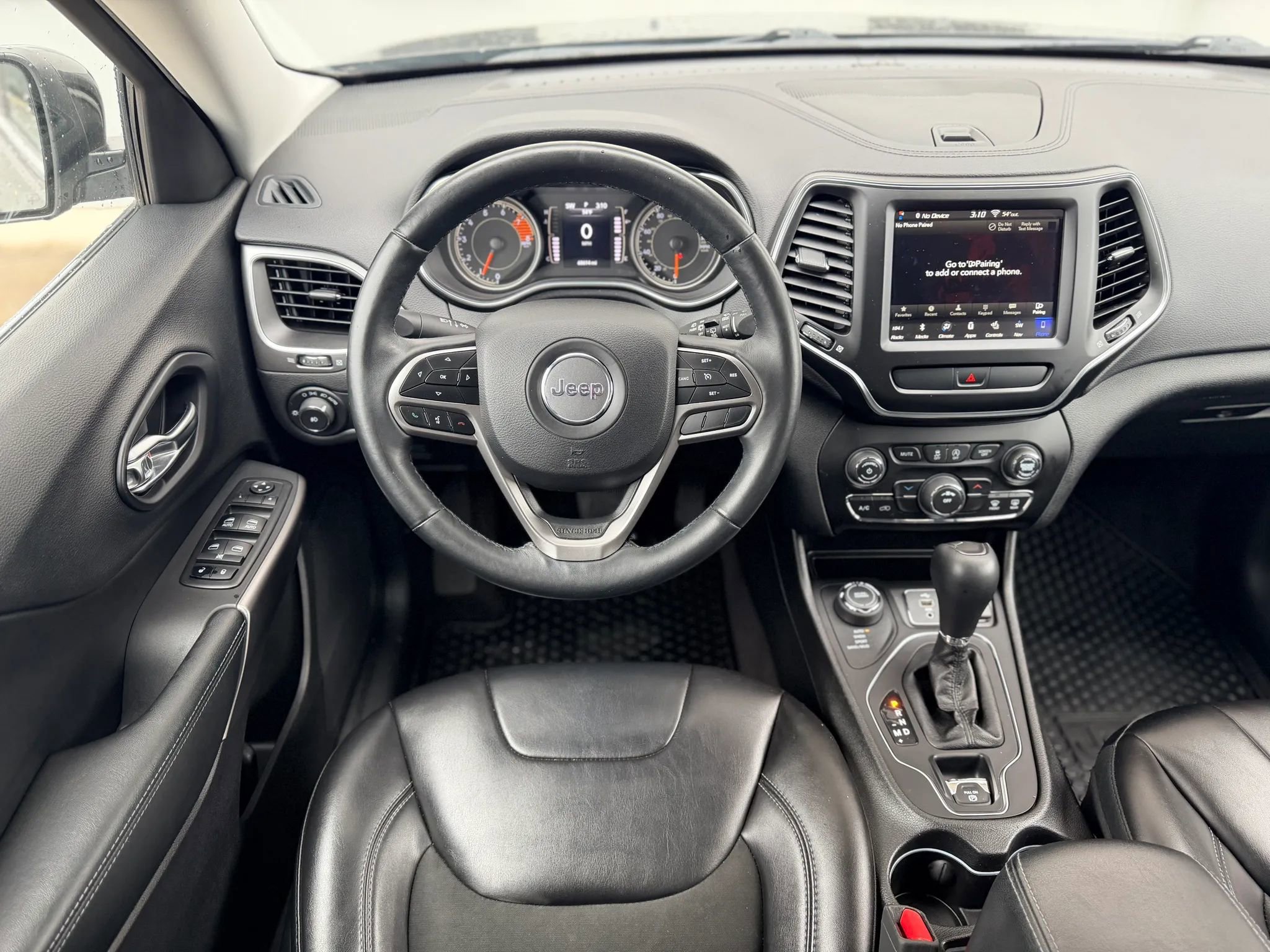 Used 2019 Jeep Cherokee Latitude Plus w/ Cold Weather Group AWD/4WD image 19