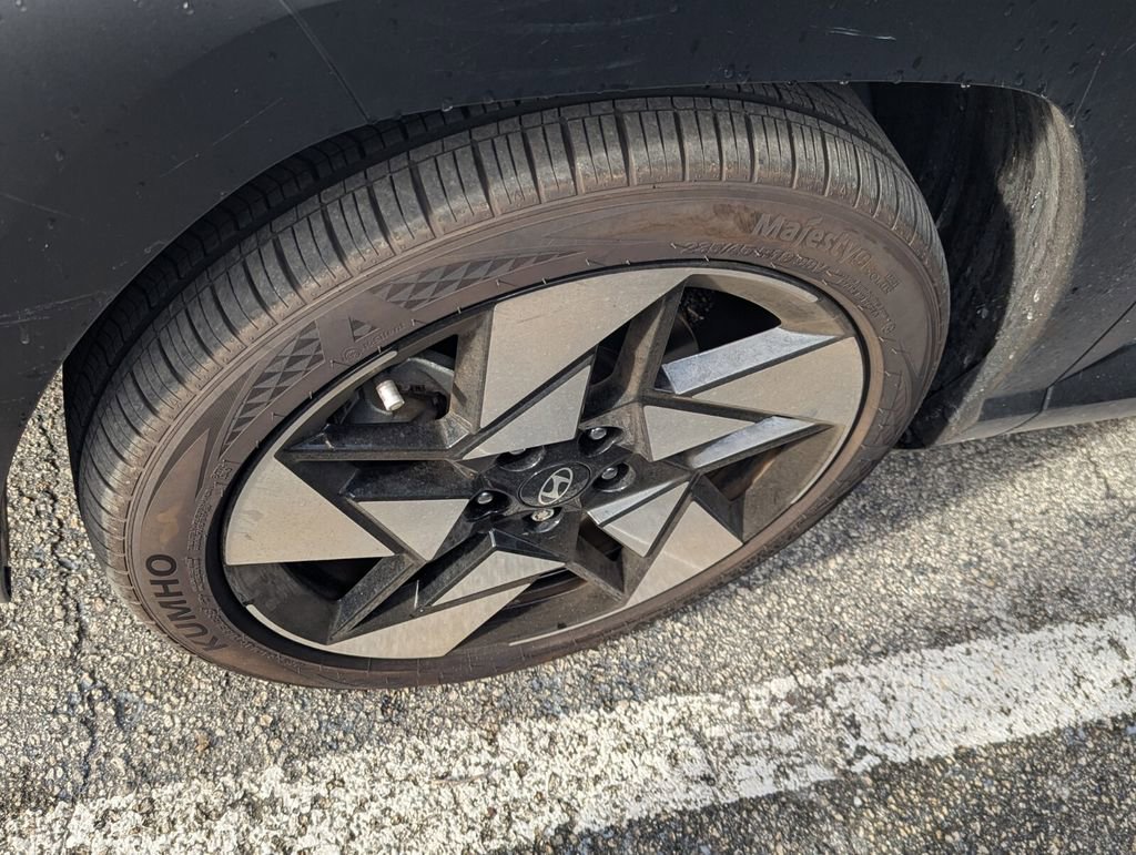 Used 2024 Hyundai Kona Limited FWD image 5