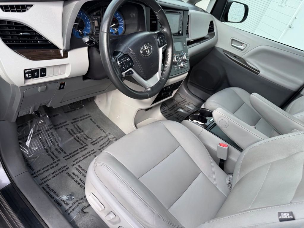 Used 2020 Toyota Sienna XLE Premium w/ Protection Package image 2
