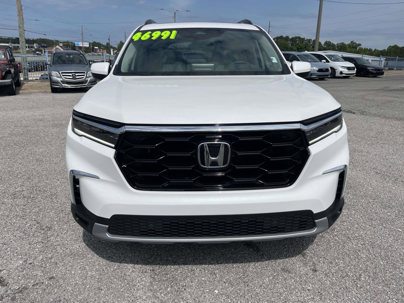 Used 2025 Honda Pilot Touring image 2