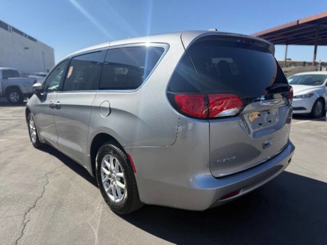 Used 2021 Chrysler Voyager LX image 6