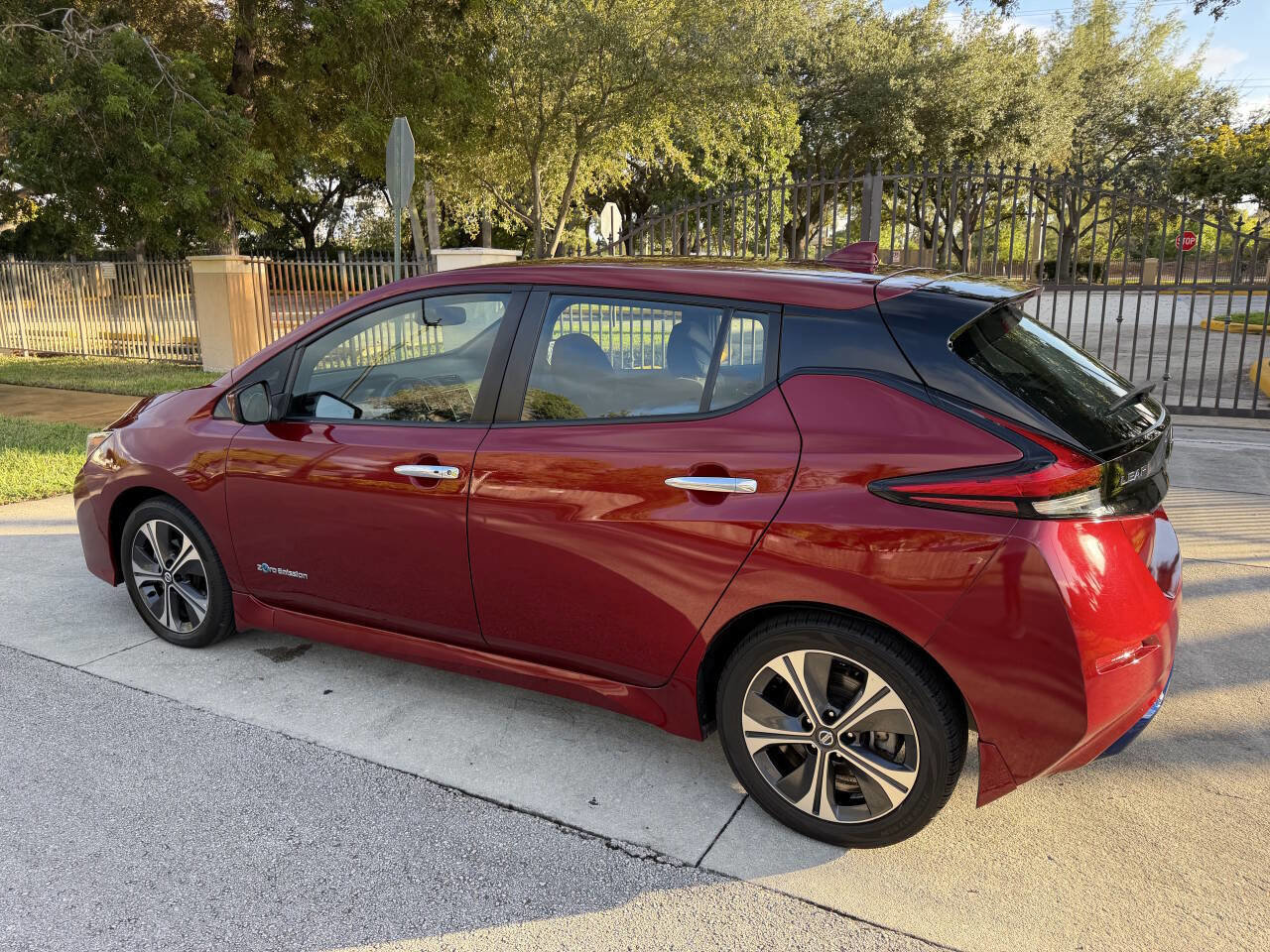 Used 2018 Nissan Leaf SV w/ SV Technology Package image 14