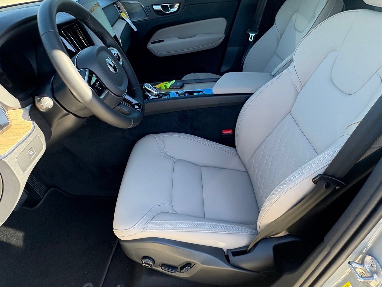 New 2026 Volvo XC60 B5 Plus w/ Protection Package Premier AWD/4WD image 15