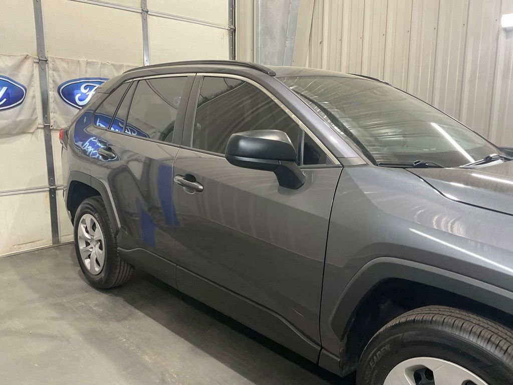 Used 2021 Toyota RAV4 LE AWD/4WD image 4