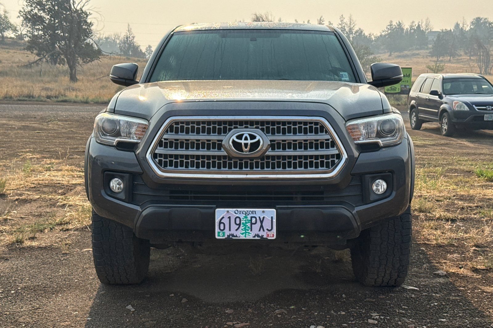 Used 2017 Toyota Tacoma TRD Off-Road w/ Premium & Technology Package AWD/4WD image 2