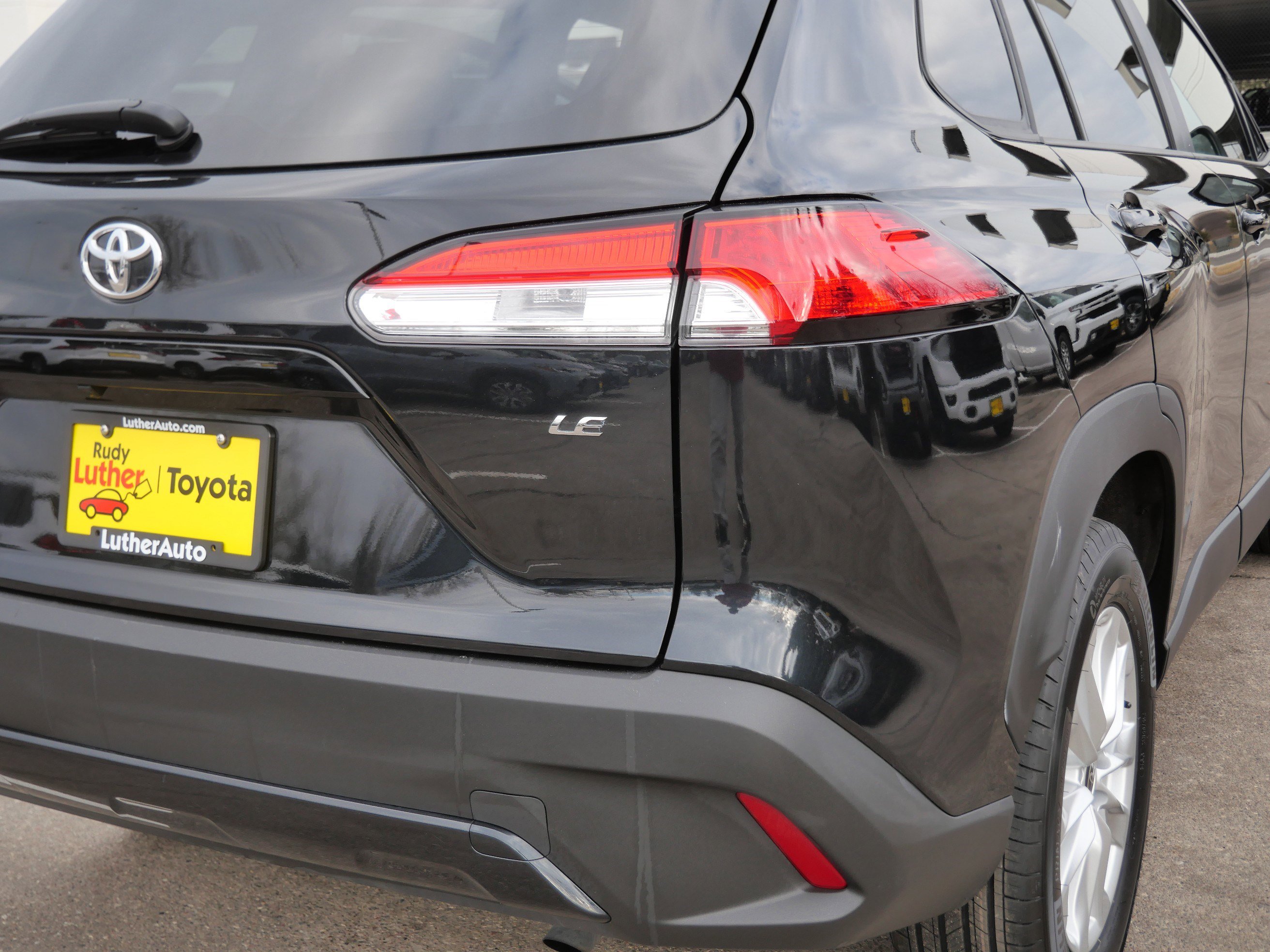 Certified 2025 Toyota Corolla Cross LE image 18