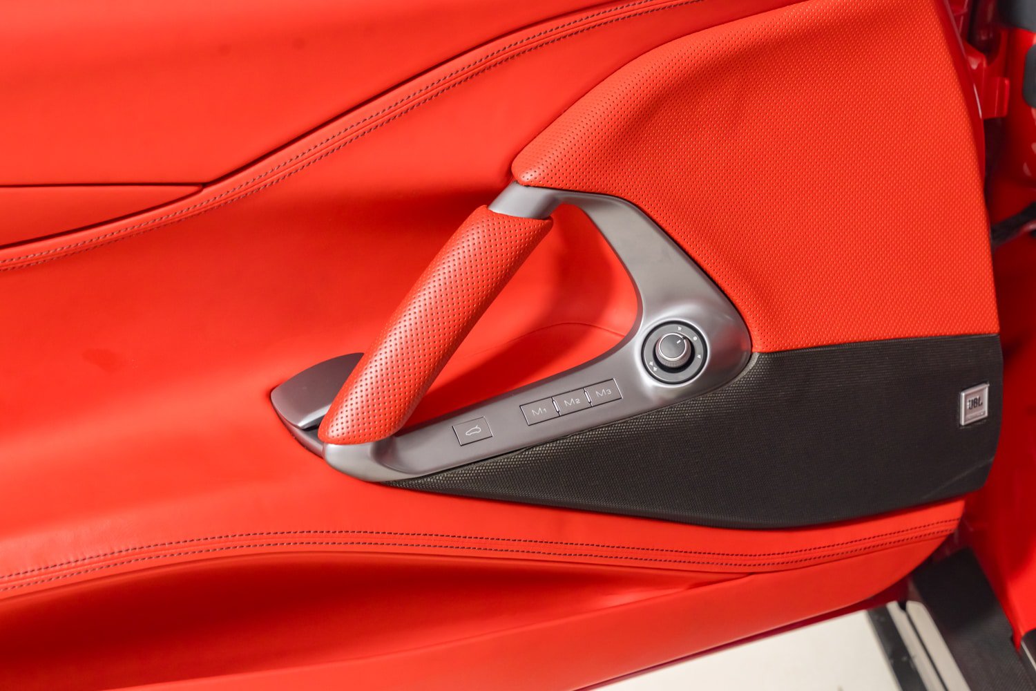 Used 2018 Ferrari 812 Superfast RWD image 23