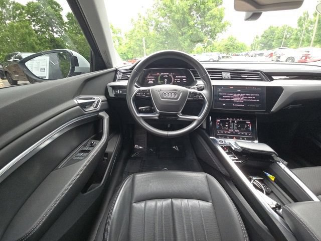 Used 2023 Audi e-tron Premium Plus w/ Premium Plus Package AWD/4WD image 15
