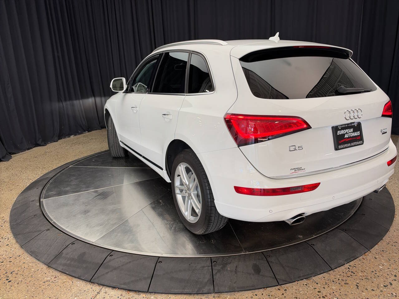 Used 2016 Audi Q5 2.0T Premium Plus w/ Technology Package AWD/4WD image 4