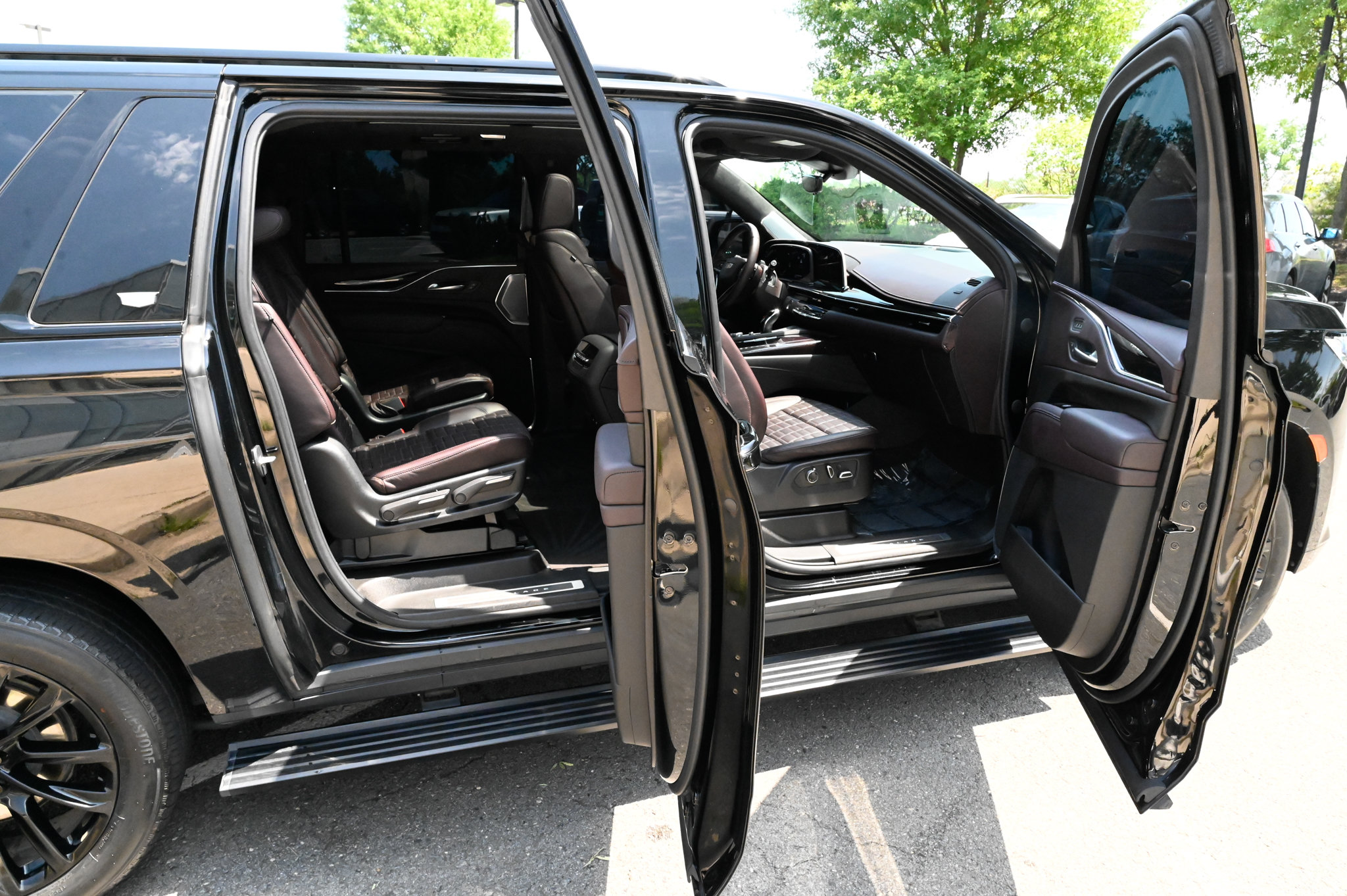 Used 2023 Cadillac Escalade ESV Sport Platinum w/ LPO, ONYX Package AWD/4WD image 48