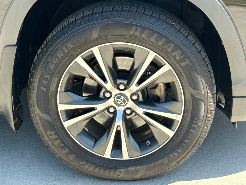 Used 2018 Toyota Highlander Plus AWD/4WD image 11