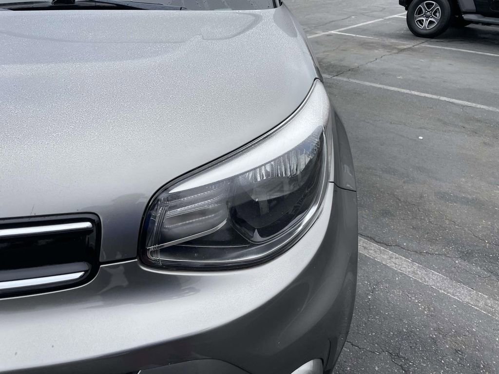 Used 2018 Kia Soul + image 12