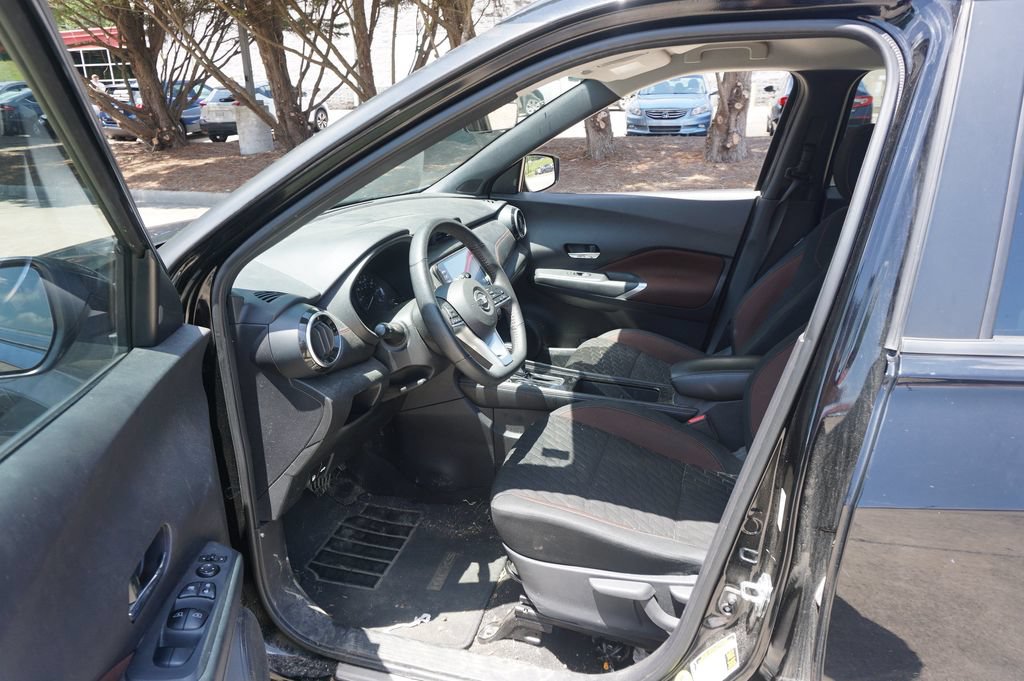 Used 2021 Nissan Kicks SR w/ Interior Electronics Package FWD image 2