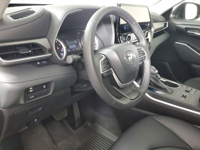 Used 2025 Toyota Highlander XLE image 24