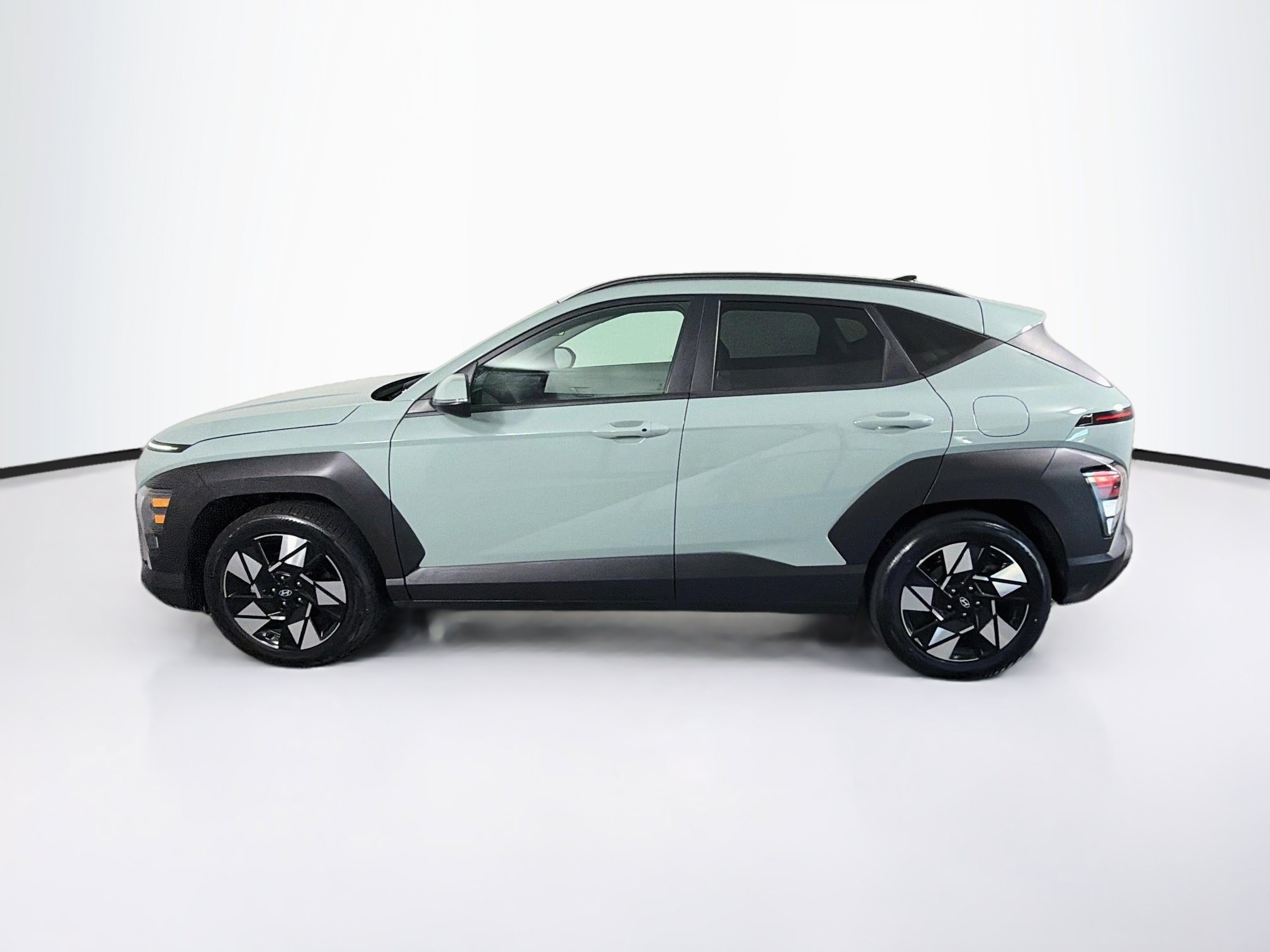 Used 2025 Hyundai Kona SEL FWD image 4