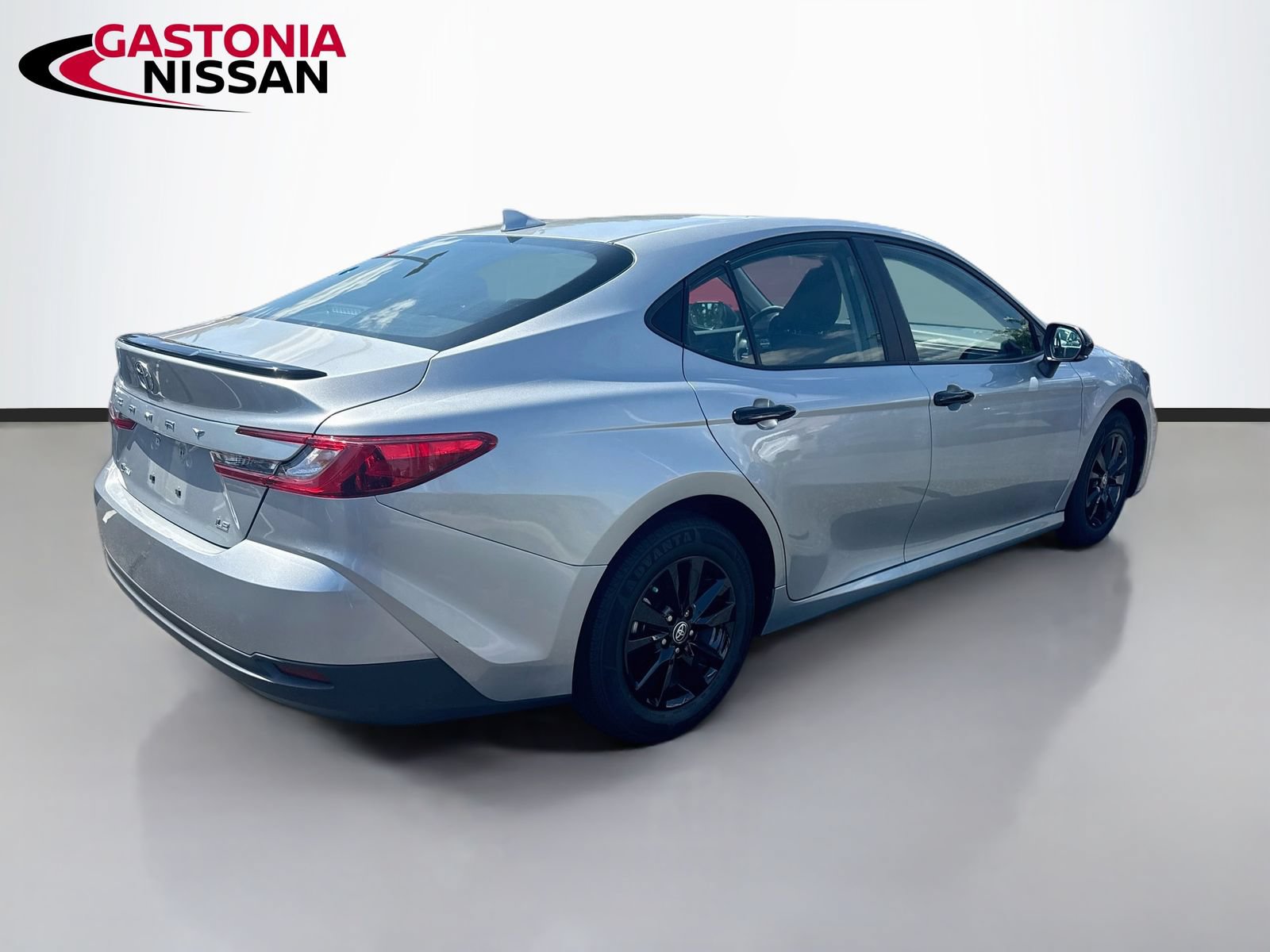 Used 2025 Toyota Camry LE FWD image 9