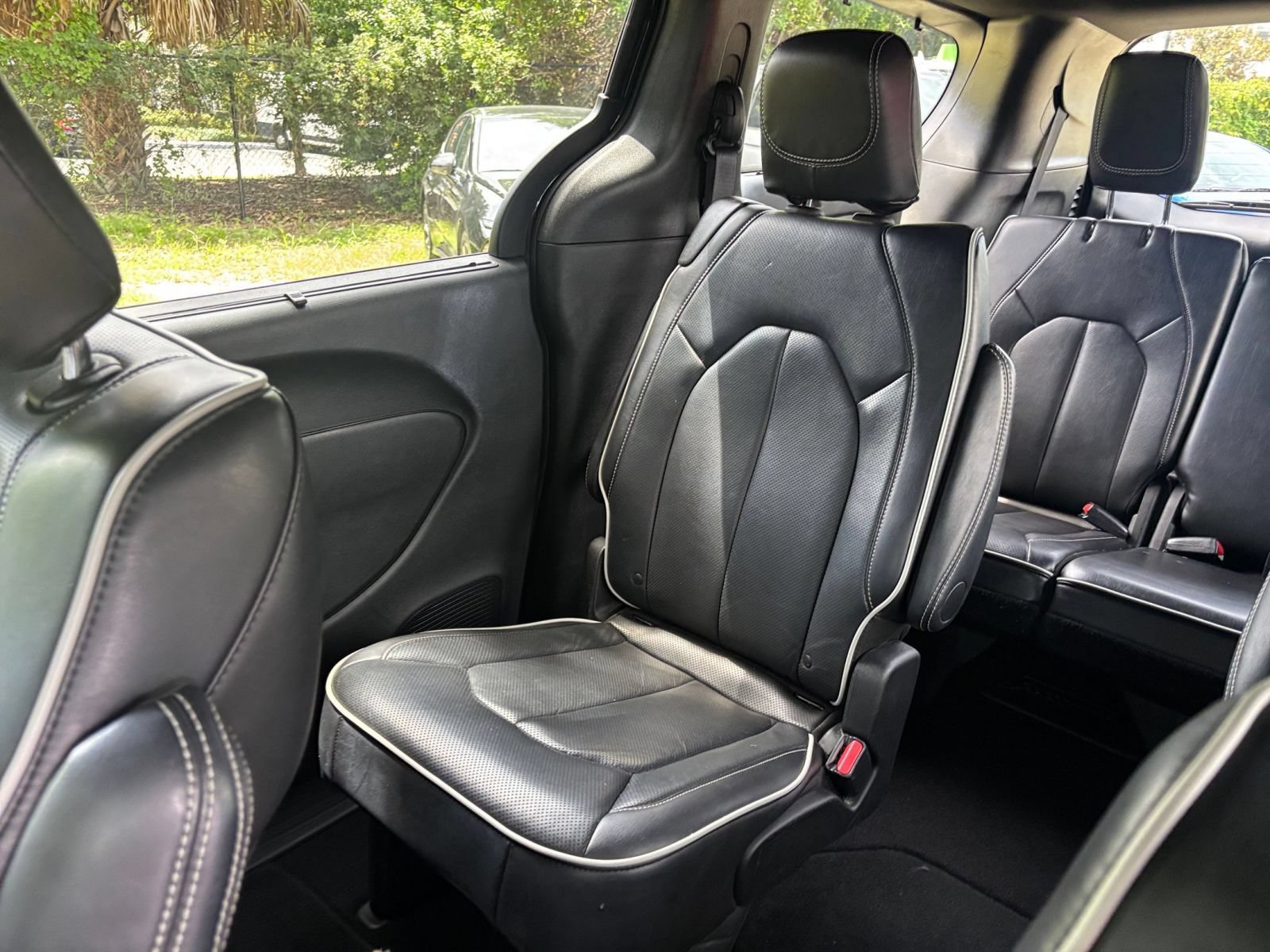 Used 2025 Chrysler Pacifica Limited FWD image 42