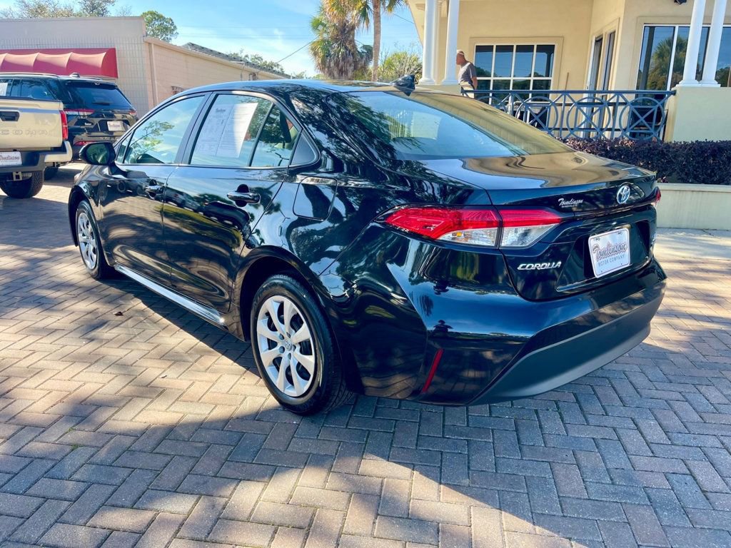 Used 2025 Toyota Corolla LE FWD image 3