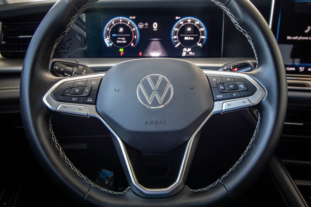 Certified 2025 Volkswagen Tiguan SE image 37