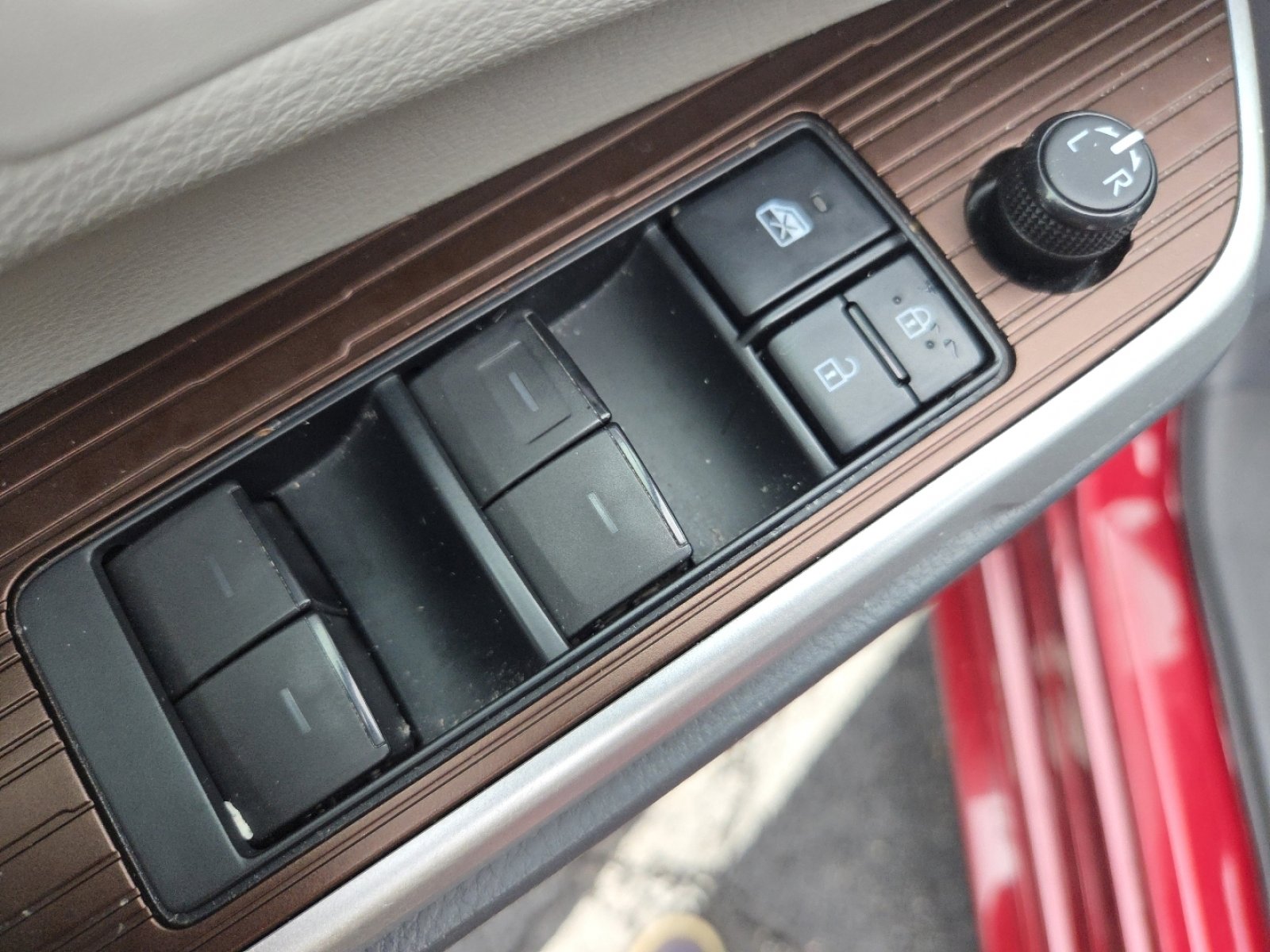 Used 2021 Toyota Sienna XLE w/ XLE Plus Package image 27