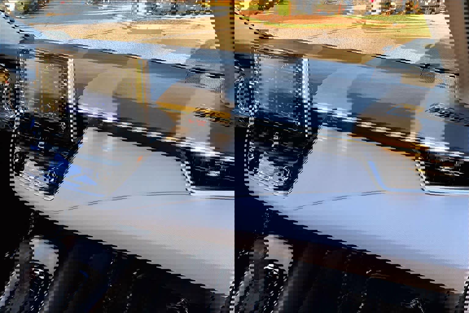 Used 2020 Toyota Corolla LE w/ LE Convenience Package image 17