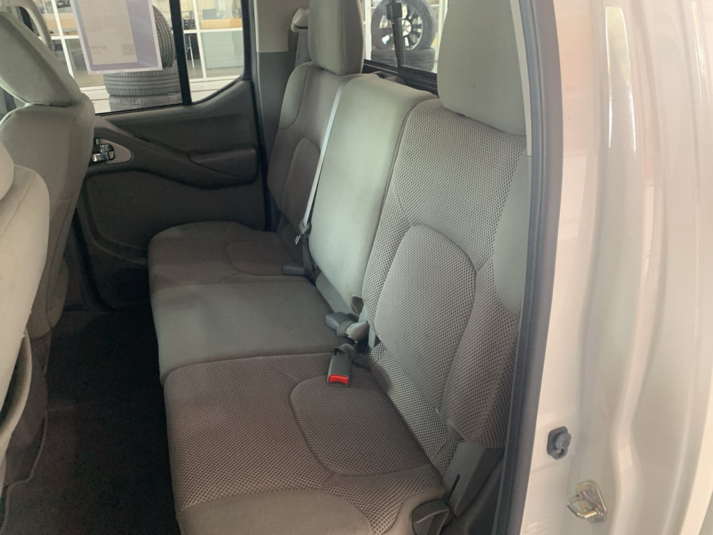 Used 2020 Nissan Frontier SV w/ Midnight Edition Floor Mats RWD image 12